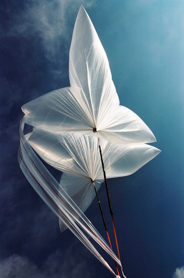 ballon stratosphérique du CNES pour élever les enceintes au ciel des Guitares Volantes