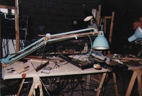 la lampe archisonique en 1997 avec ses accessoires, son préampi, etc.