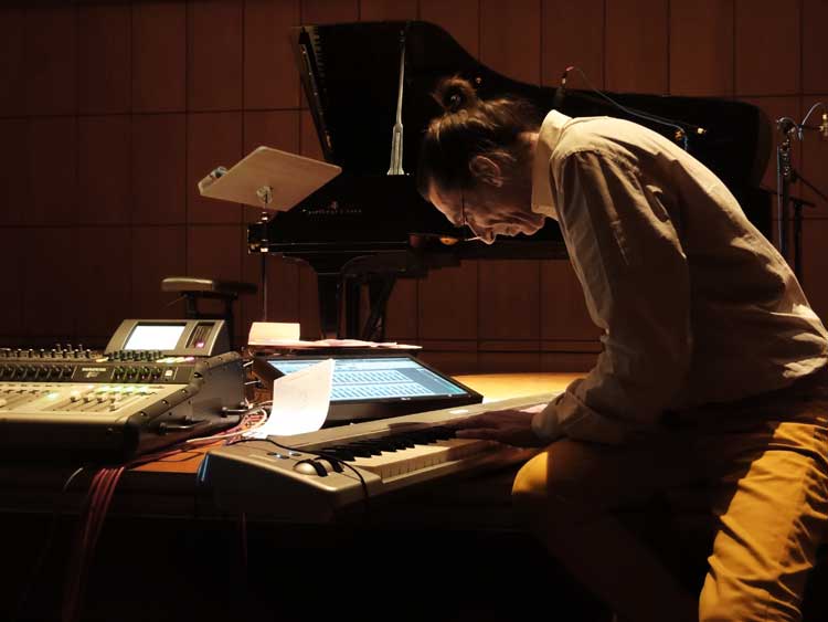 mathius shadow-sky performing pianomorpkes at Audio Art Fest in Krakow Poland